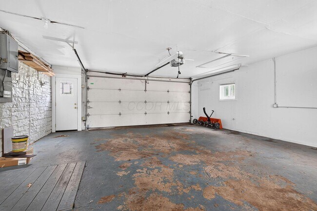 Building Photo - 475 W Johnstown Rd