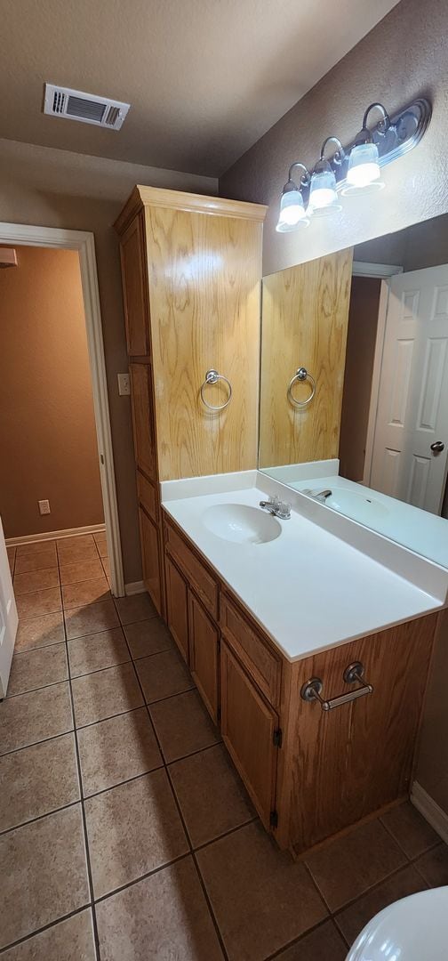Building Photo - 3 Bedroom 2 Bath off Clear Creek Viewable ...