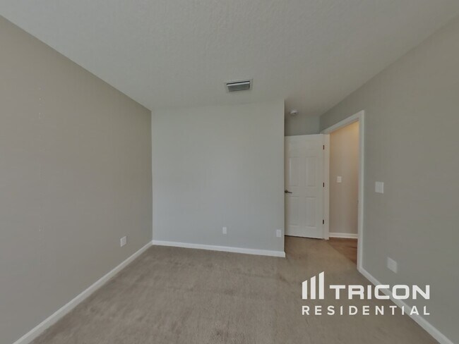 Building Photo - 5890 Round Table Rd