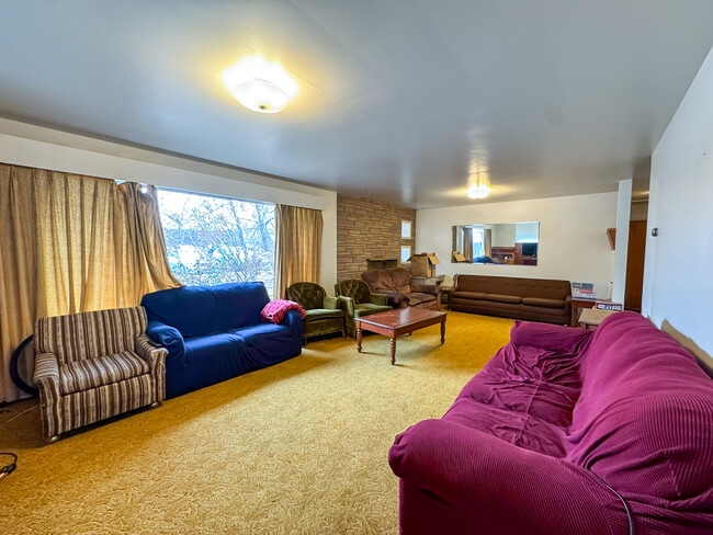 Building Photo - 845 E 820 N