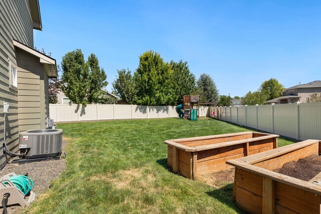 Building Photo - Stunning 5-Bedroom Family Home on a Corner...