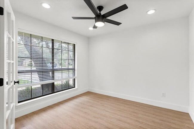 Building Photo - 7405 Attar Cove