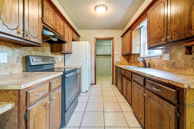 Building Photo - 5520 Evanbrook Terrace