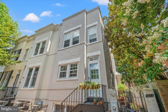 Building Photo - 1647 34th St NW