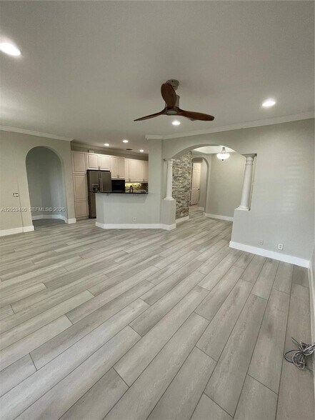 Building Photo - 2727 Center Ct Dr