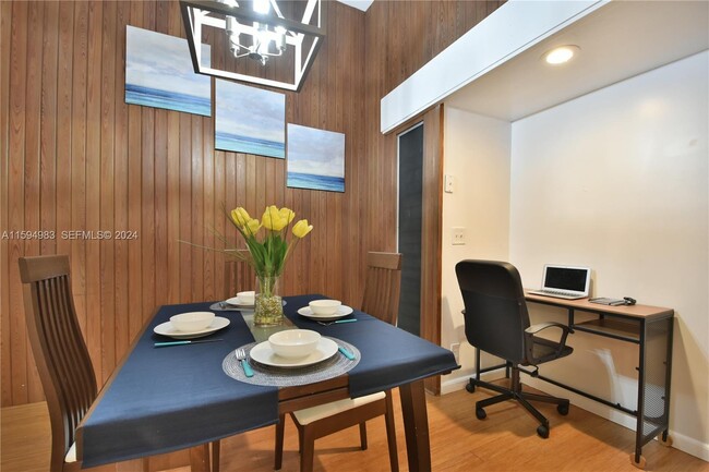 Building Photo - 250 SE Park St