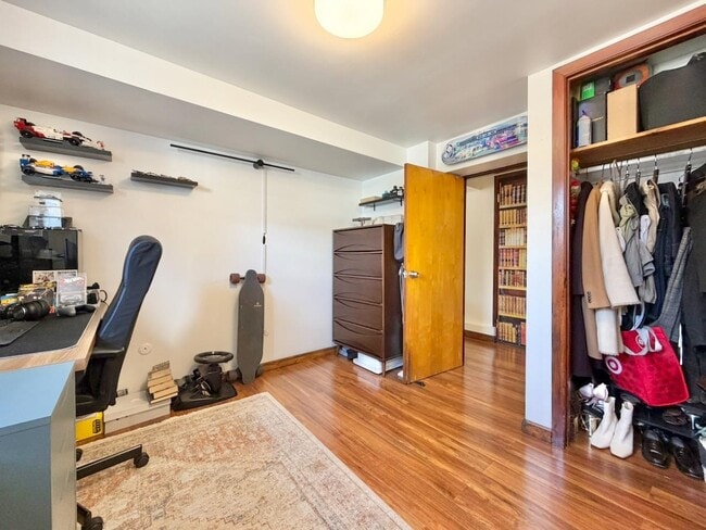 Building Photo - 196 6th St