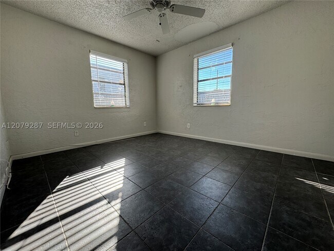 Building Photo - 2105 Monroe St