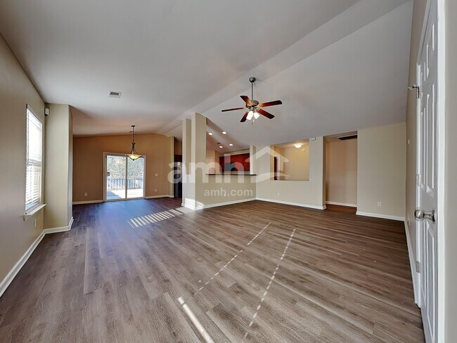 Building Photo - 116 Spring Lakes Dr