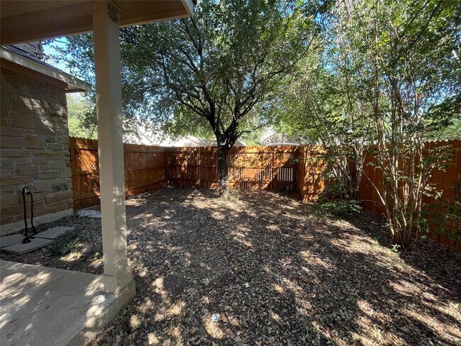 Building Photo - 300 Steer Acres Ct