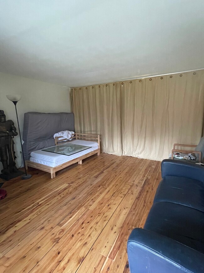 Building Photo - 280 Valley Stream Ln