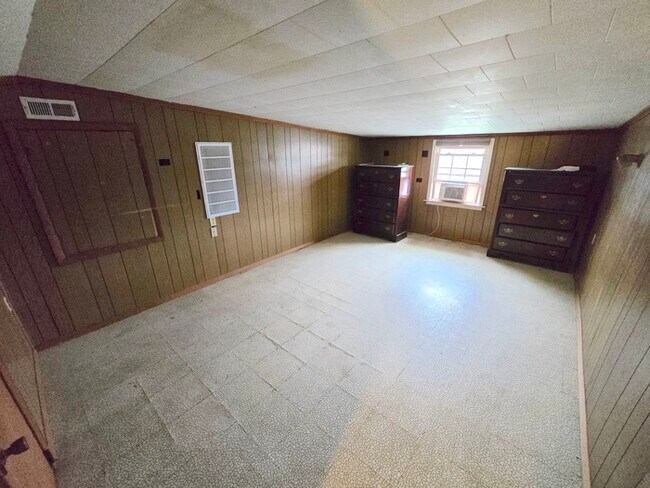 Building Photo - Charming 4-Bedroom Brick Ranch in Virginia Beach!