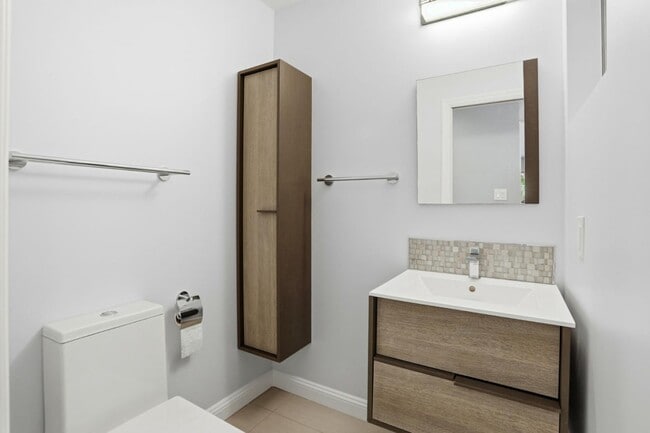 Building Photo - 2010 Santa Cruz Ave