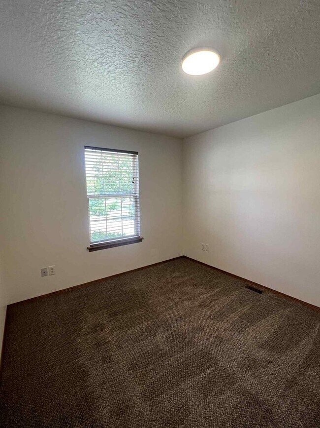 Building Photo - COMING SOON: BEAUTIFUL 3 BEDROOM / 2 BATHROOM HOUSE WITH FENCED IN YARD, PORCH, AND SHED LOCATED ...