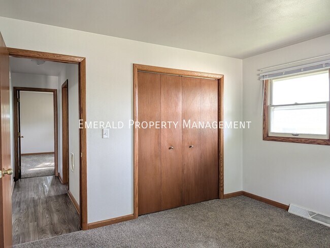 Building Photo - 590 N Mulford Rd