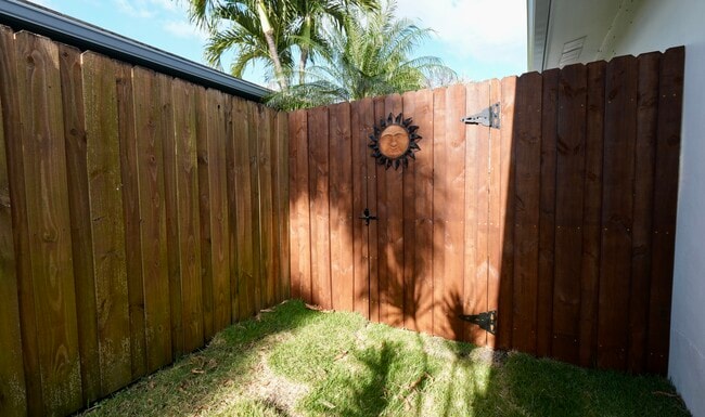 Building Photo - 3693 NE 20th Ave