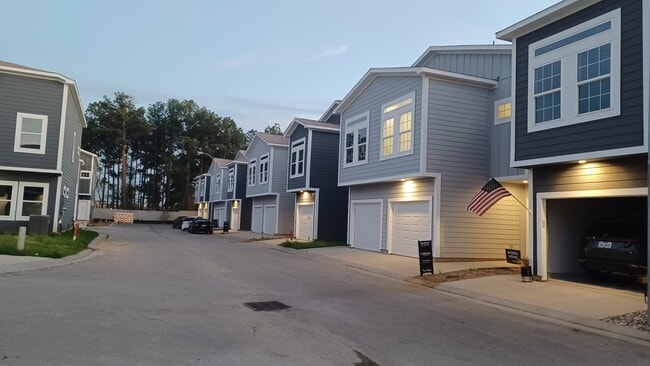 Building Photo - 18827 Luminescent Ln