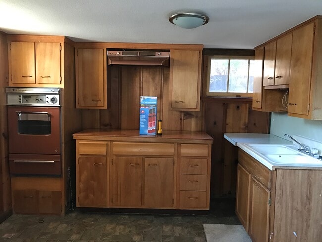 Basement storage/utility area - 3909 Perry Street