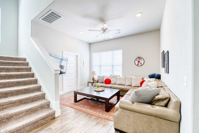 Building Photo - 909 W Eagle St