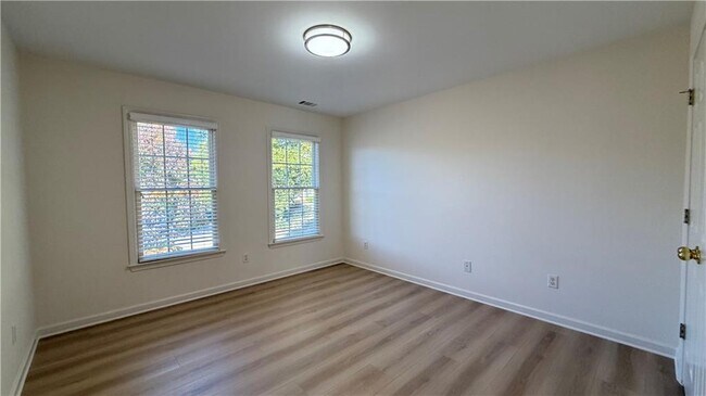 Building Photo - 4005 Lost Oak Ct