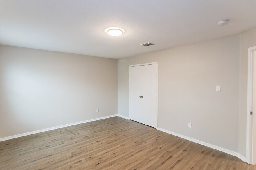 Building Photo - 8764 Stonebriar Ln