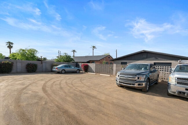 Building Photo - 4403 N 13th Pl