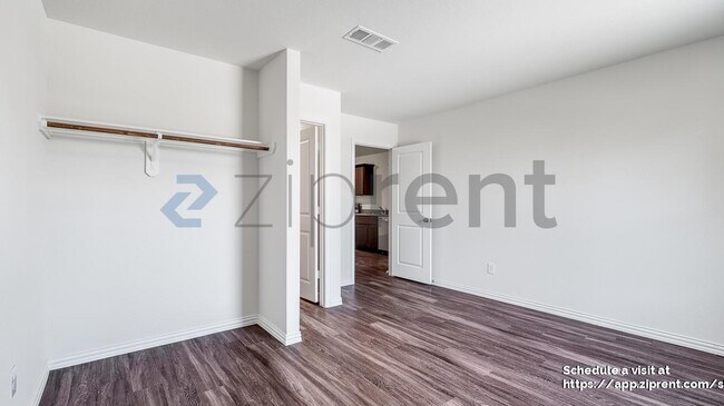 Building Photo - 9836 Lanewell St