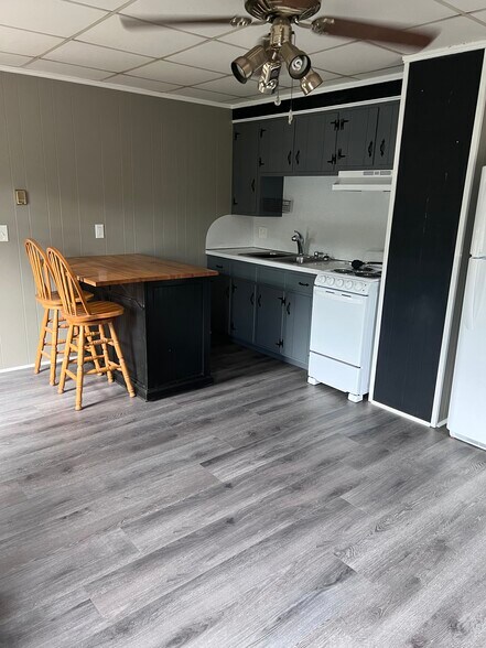 Building Photo - 619 Child St