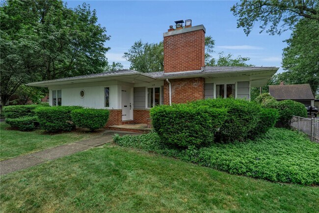 Building Photo - 114 Burbank Dr