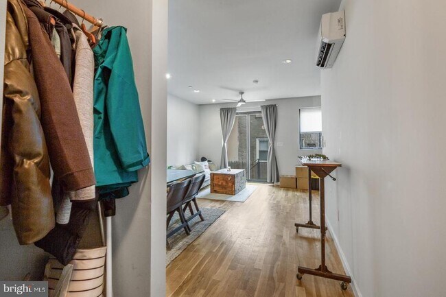 Building Photo - 1306 Hope St