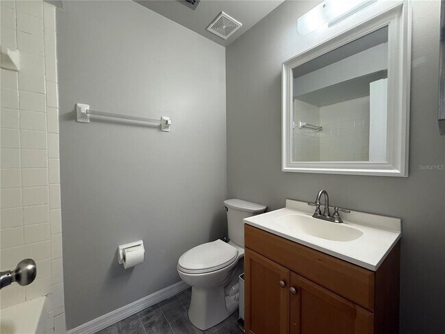 Building Photo - 5006 Parkhill Dr