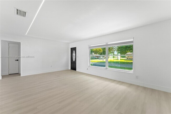 Building Photo - 2600 NW 68th Way