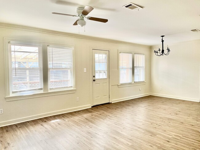 Building Photo - 512 Broadmoor Ave