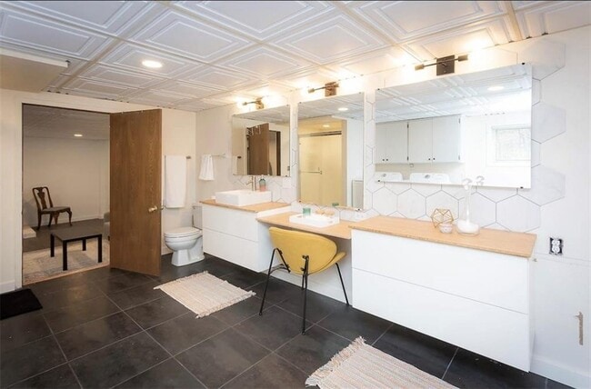 Building Photo - 6 Lambeth Cir