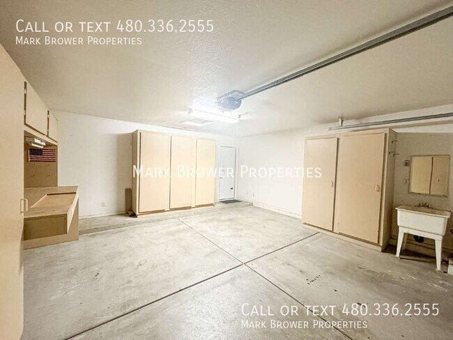 Building Photo - 566 S Esmeralda