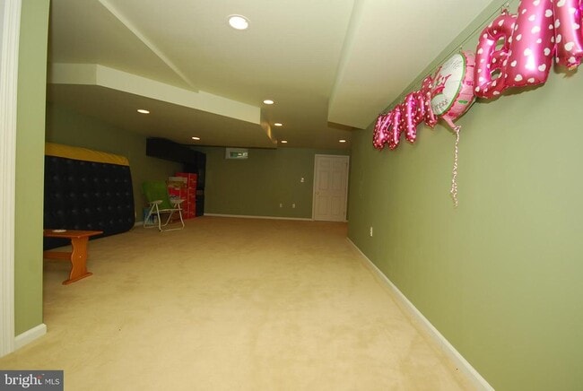 Building Photo - 43 Lockwood Dr