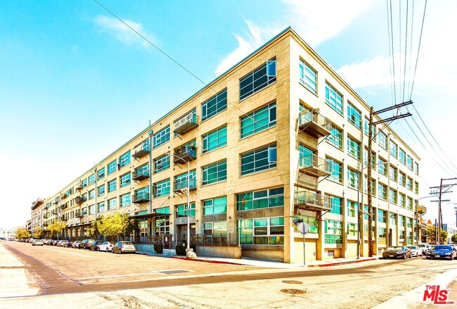 Building Photo - 527 Molino St