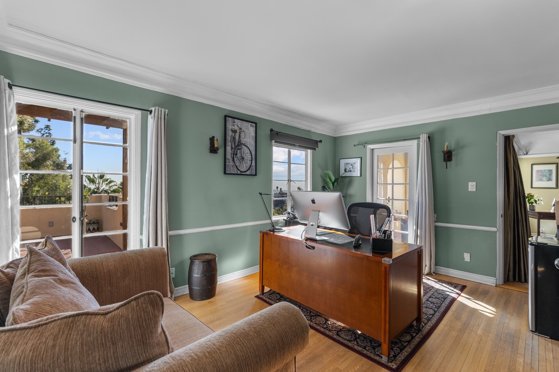 Building Photo - 2856 Glendower Ave
