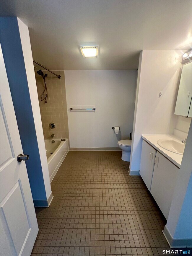 Building Photo - 127 Greyrock Pl