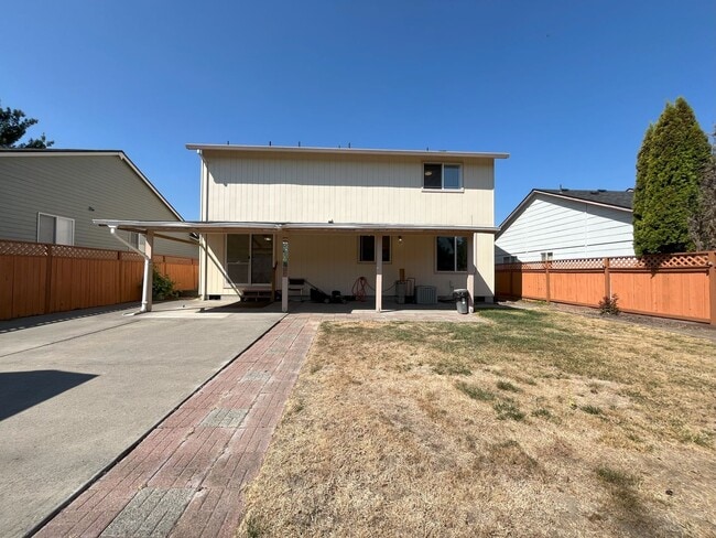 Building Photo - Spacious 4-Bedroom, 2.5-Bathroom Home with...