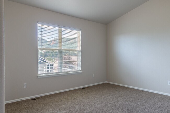 Building Photo - 56 Vale Cir