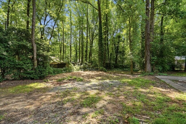Building Photo - Renovated Ranch on a Quiet Cul-de-Sac with Vaulted Ceilings & Private Backyard