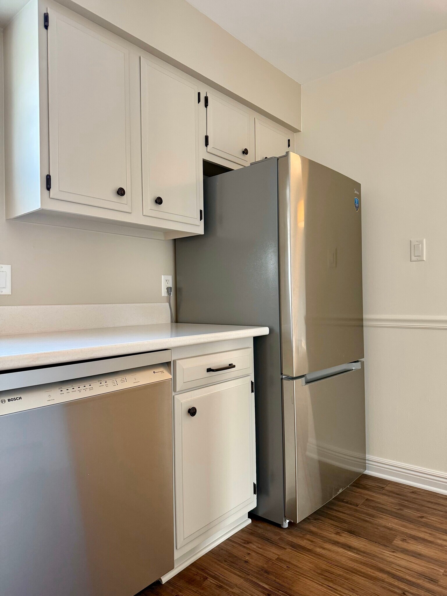 Building Photo - 6 Millrace St N