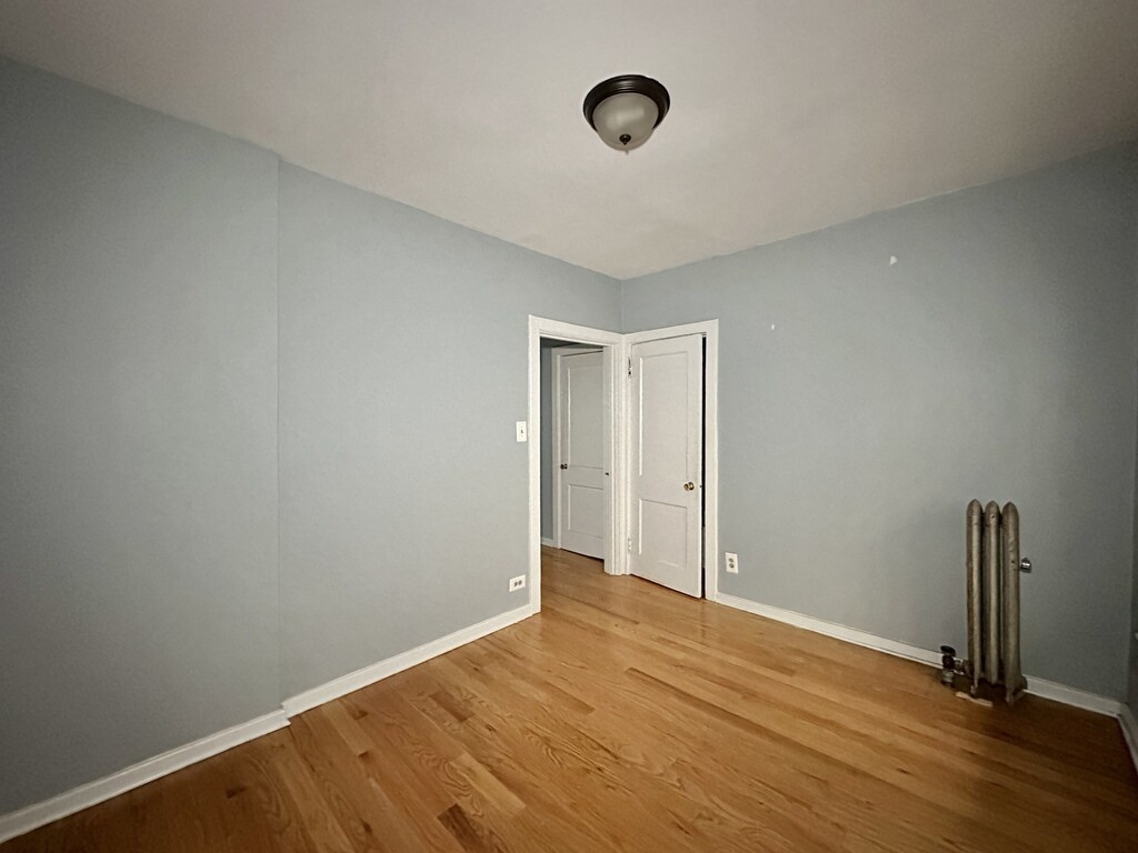 Building Photo - 5662 N Ridge Ave