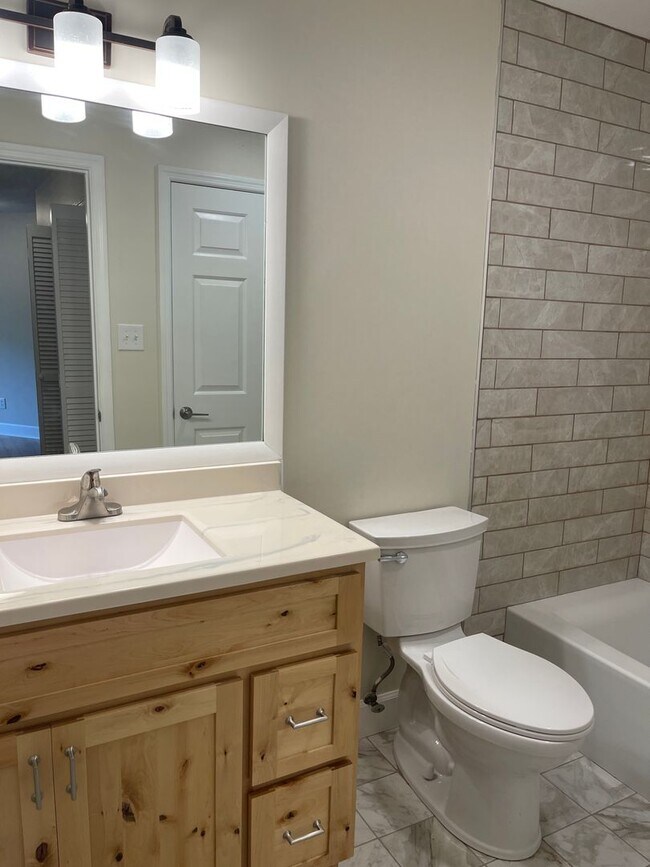 Building Photo - 383 Paine Lake Dr