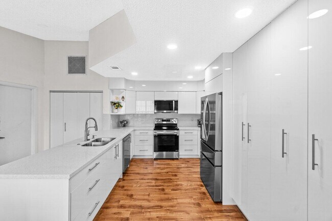 Building Photo - 4830 Brighton Lakes Blvd