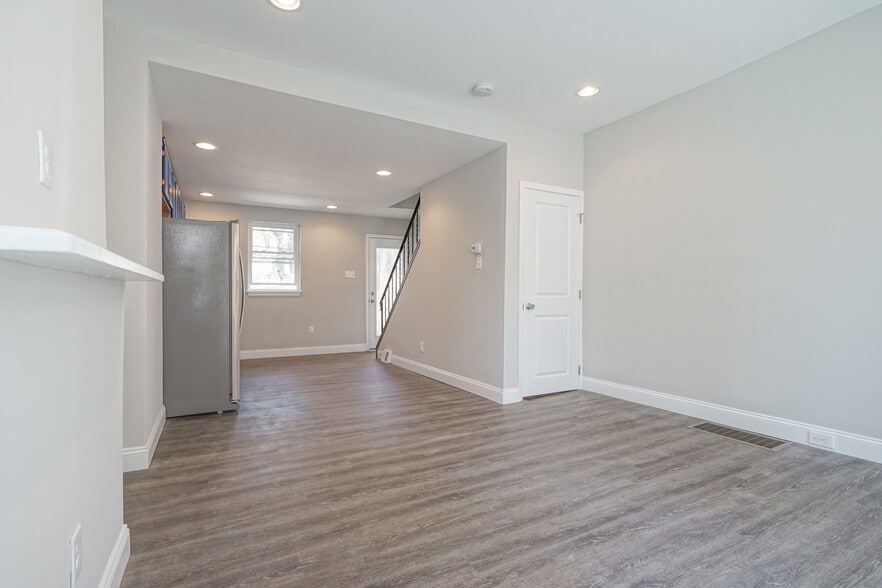 Building Photo - 2141 Titan St