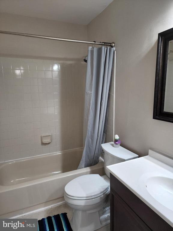 Building Photo - 182 Scobee Ln