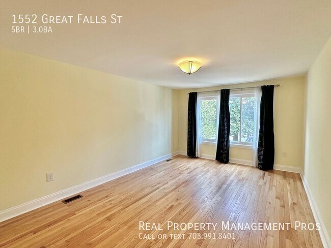 Building Photo - 1552 Great Falls St