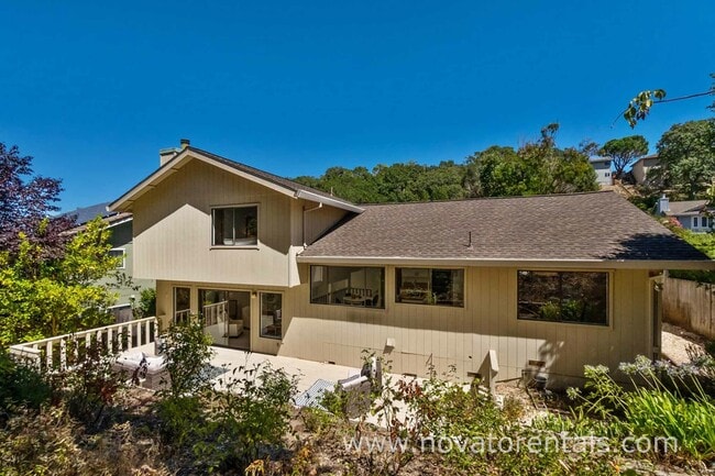 Building Photo - 32 Spinosa Way